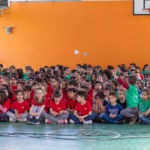 alunni seduti in palestra