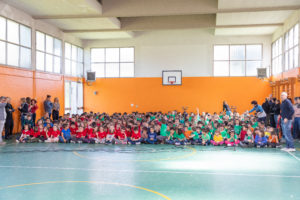 alunni seduti in palestra